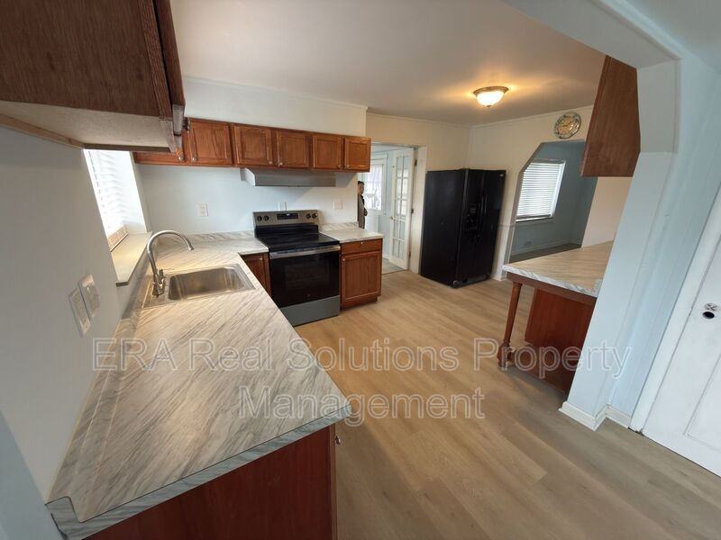 7723 W Chester Rd - Photo 5 of 18