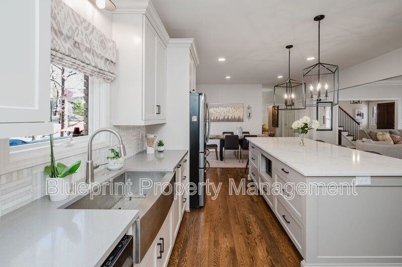 5012 Wendover Dr - Photo 3 of 20