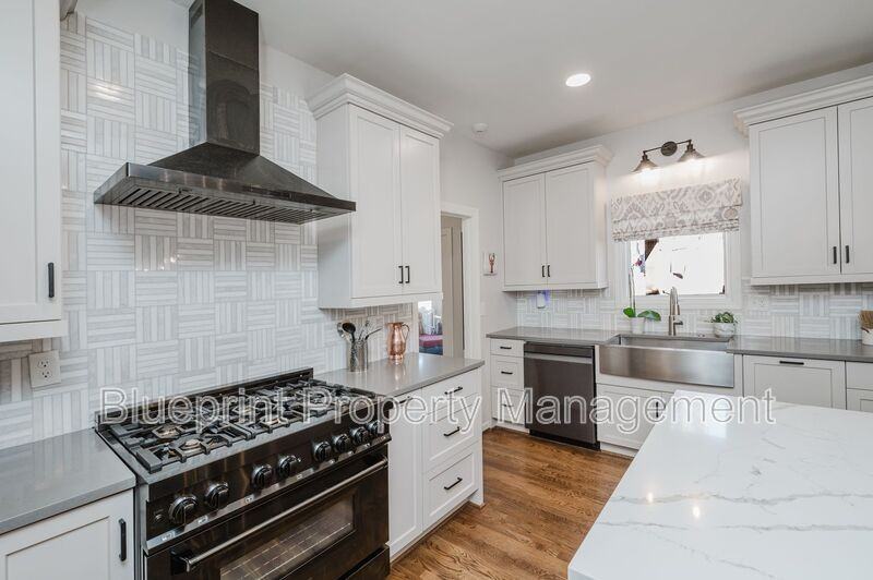 5012 Wendover Dr - Photo 4 of 20