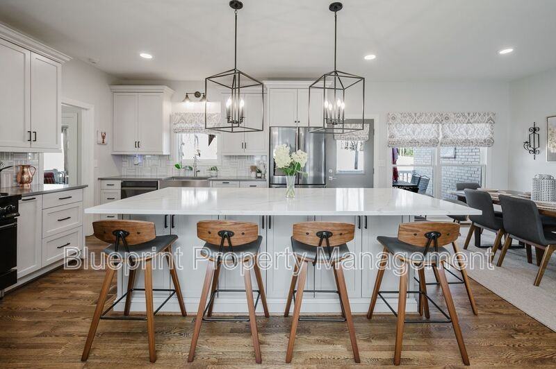 5012 Wendover Dr - Photo 5 of 20