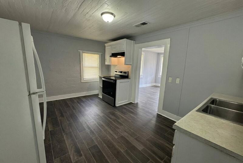 730 Searcy Ave - Photo 5 of 16