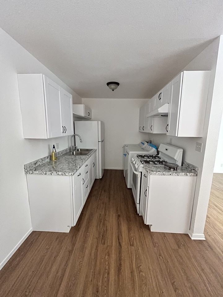 152 W Market St #2 - Photo 4 of 9