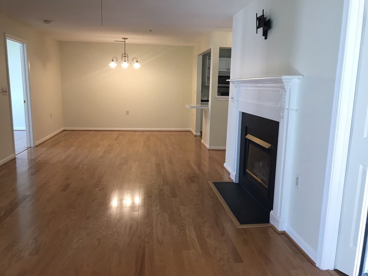 10018 Vanderbilt Cir #4 - Photo 5 of 47