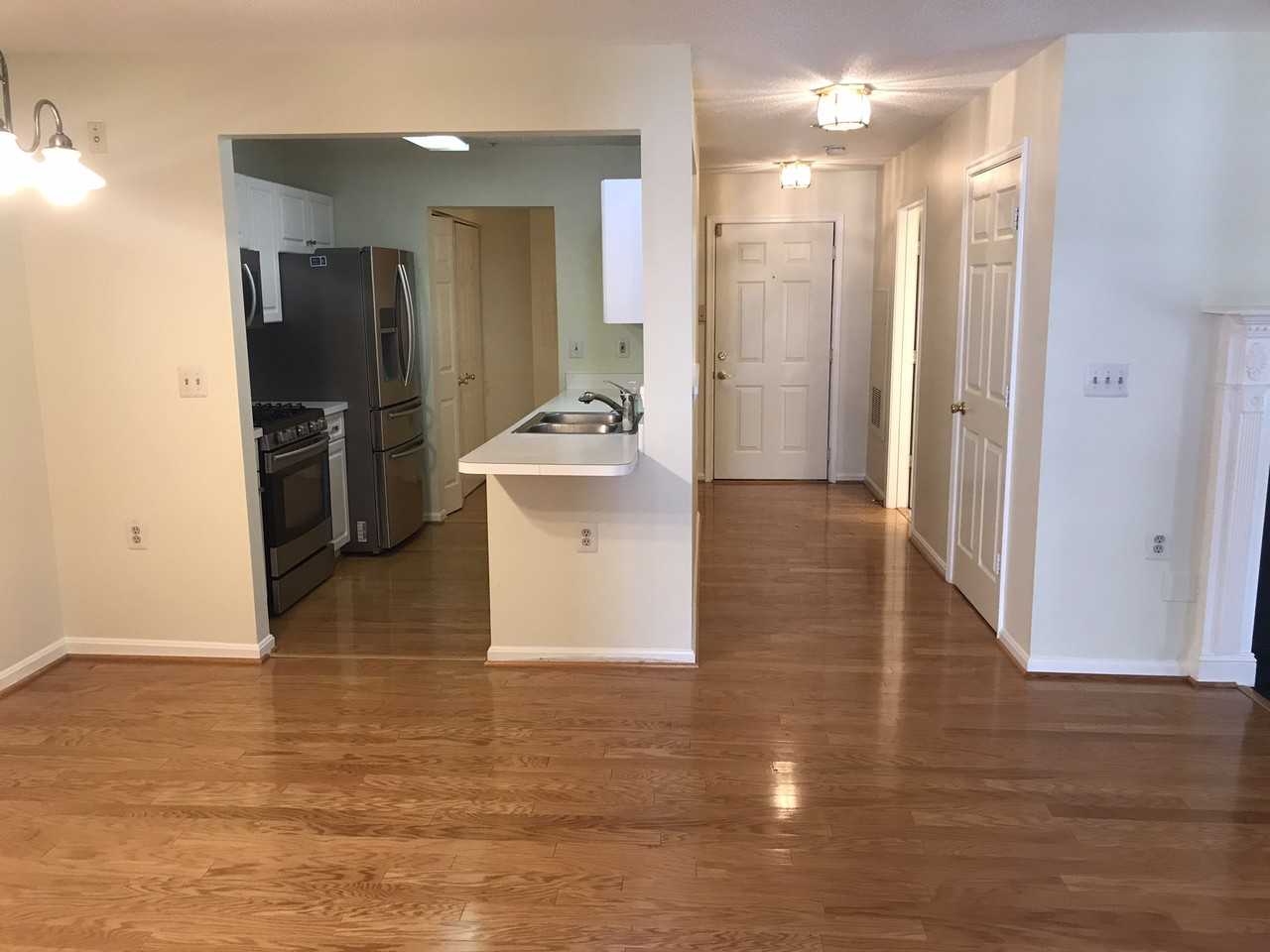 10018 Vanderbilt Cir #4 - Photo 7 of 47