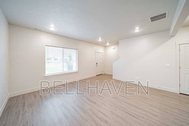 651 Sw #2101 - Photo 3 of 14