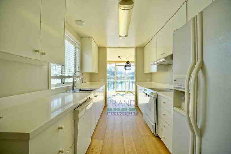 5105 Shelter Bay Ave - Photo 7 of 18