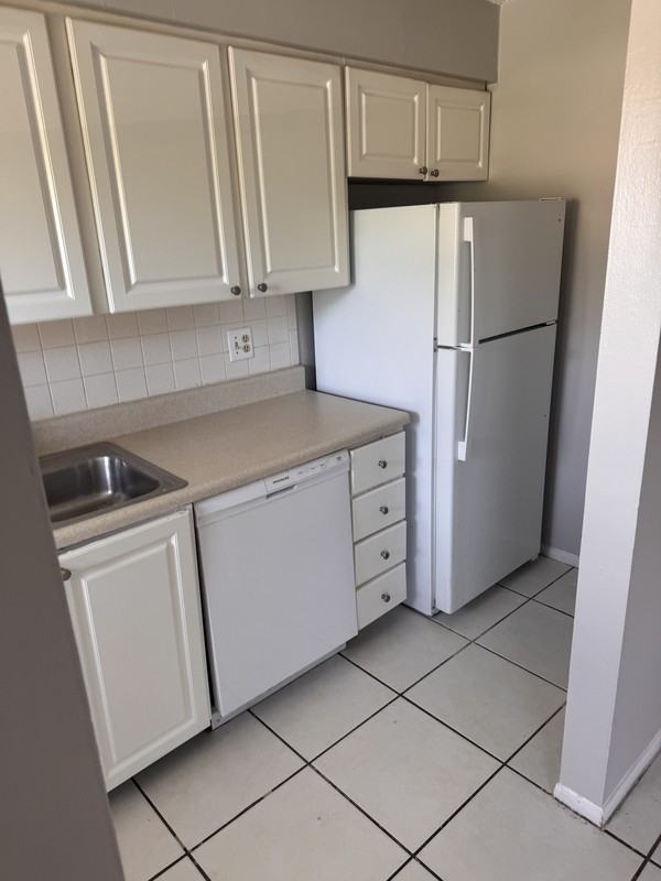 2481 8th St - Photo 4 of 8