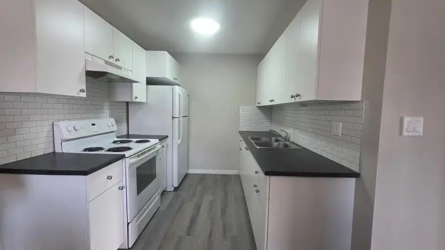 57 Eastman Cres #C - Photo 2 of 10