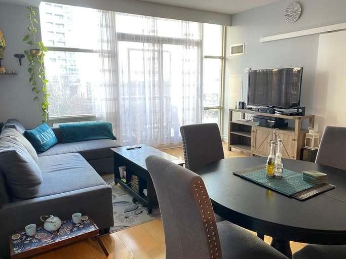 9 Spadina Ave #202 - Photo 2 of 10