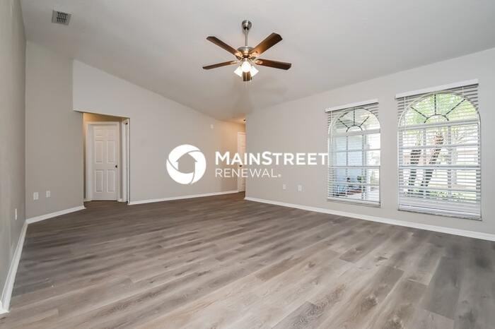 8007 Apache Ln - Photo 2 of 15