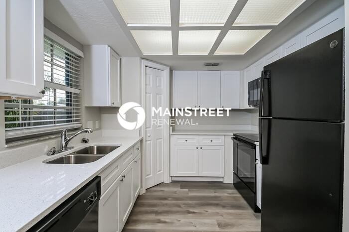 8007 Apache Ln - Photo 4 of 15