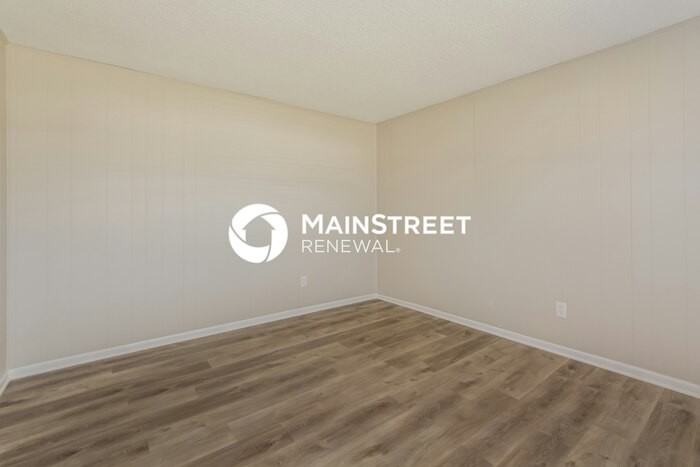 1021 Giovanni St - Photo 3 of 16