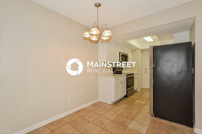 1021 Giovanni St - Photo 5 of 16