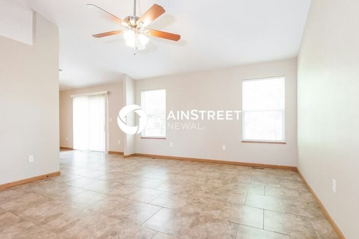 918 Creekview Ct - Photo 2 of 16