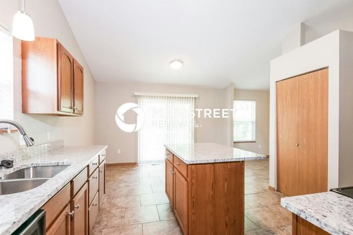 918 Creekview Ct - Photo 4 of 16