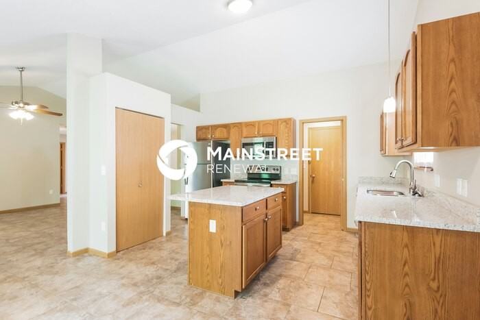 918 Creekview Ct - Photo 5 of 16