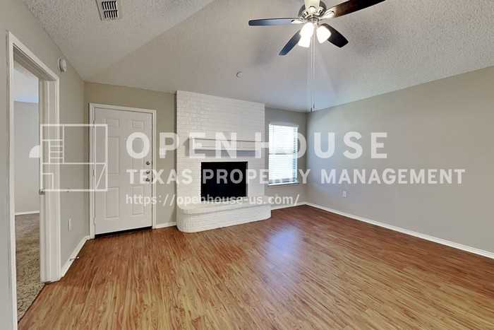 4109 Meadow Park Dr - Photo 4 of 21