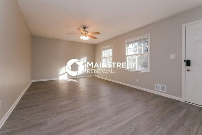 2826 Bretton Dr - Photo 4 of 17