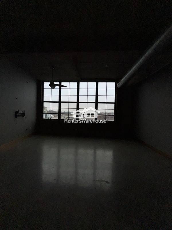 2323 Locust St #410 - Photo 4 of 30