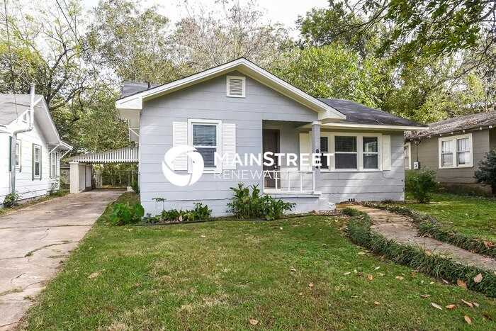 8404 Thomas Ave - Photo 2 of 15