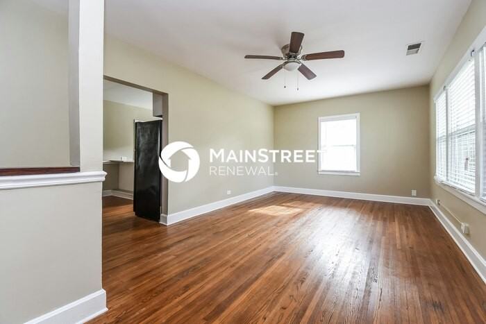 8404 Thomas Ave - Photo 3 of 15