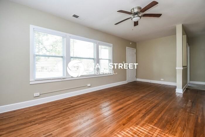 8404 Thomas Ave - Photo 4 of 15