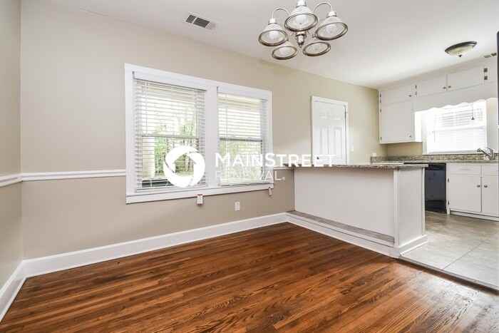 8404 Thomas Ave - Photo 5 of 15