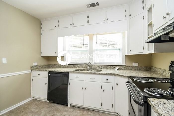 8404 Thomas Ave - Photo 6 of 15