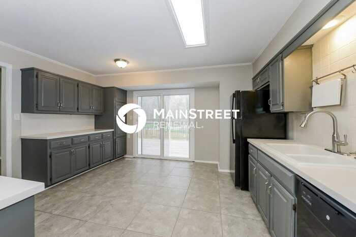 7910 N Oregon Ave - Photo 7 of 17