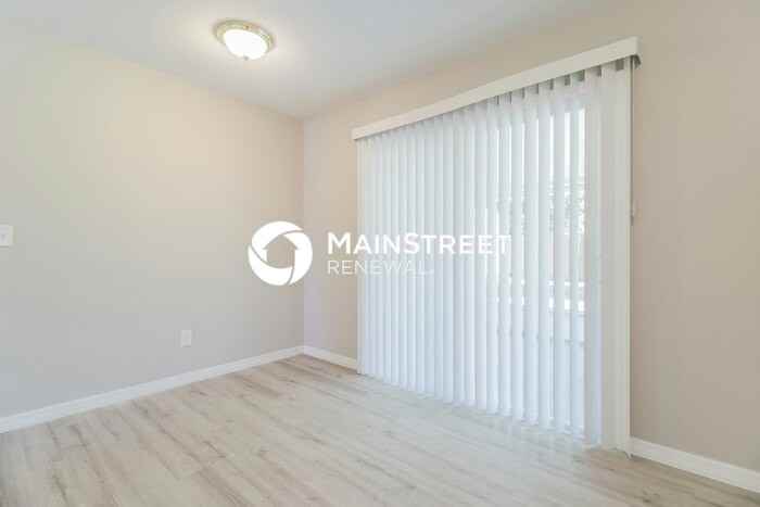 466 Oxford Dr - Photo 5 of 16