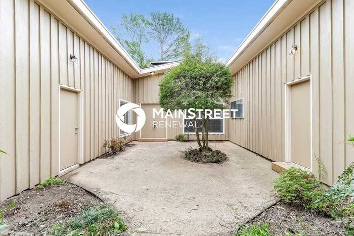 2276 Sutherland Dr - Photo 3 of 16