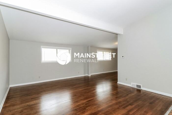 2276 Sutherland Dr - Photo 5 of 16