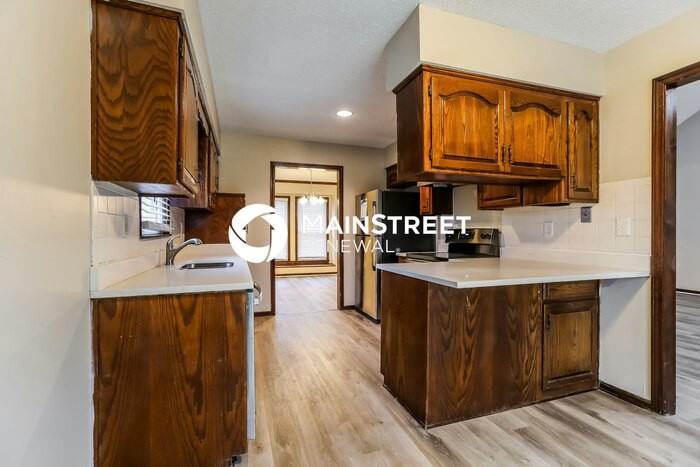 14835 S Locust St - Photo 7 of 17