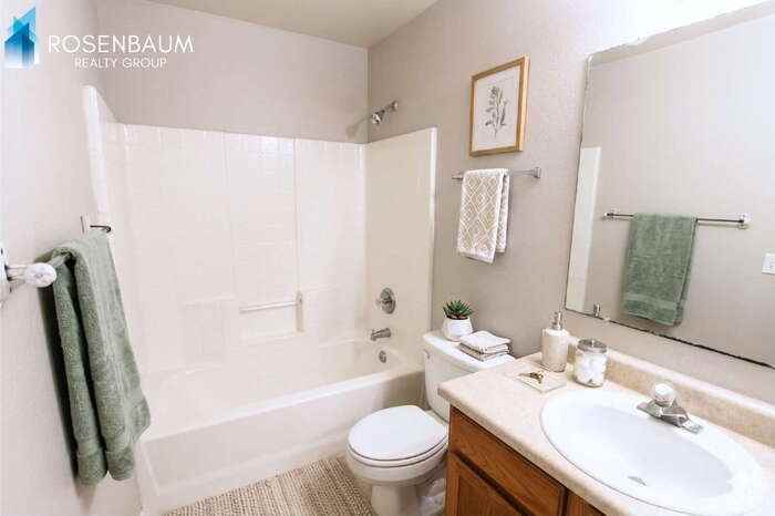 8281 W Sandy Ln #3 - Photo 6 of 7