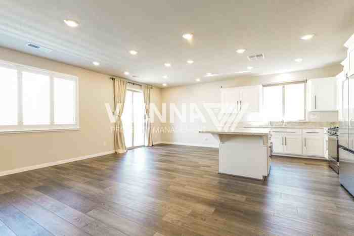 4120 Gossamer St - Photo 3 of 21