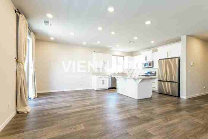 4120 Gossamer St - Photo 5 of 21