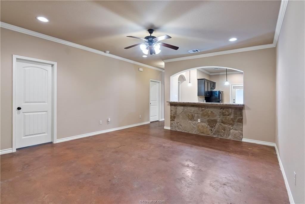 113 Armored Ave - Photo 4 of 24