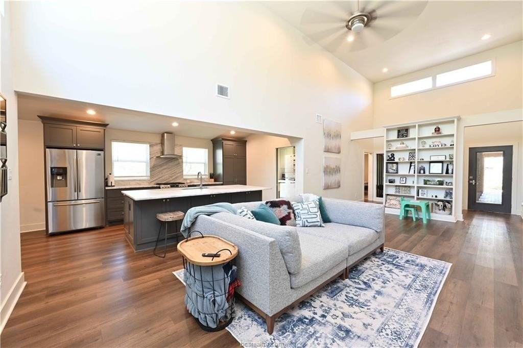 18 Forest Dr - Photo 4 of 21