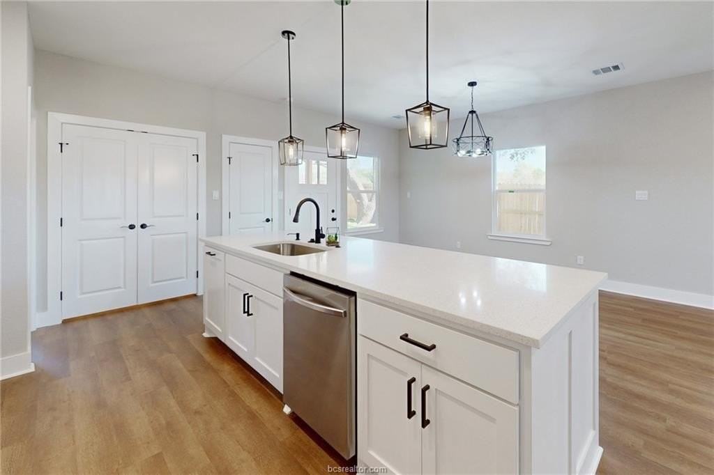 1313 Rollins Ave - Photo 6 of 22