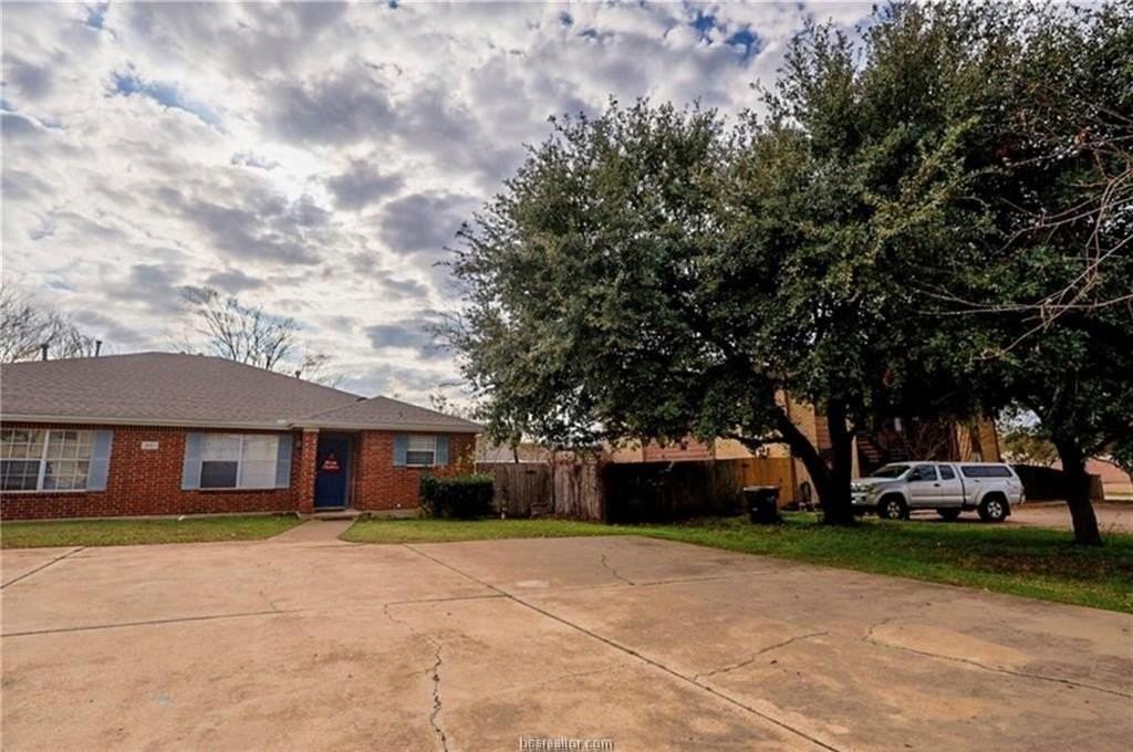 1802 Treehouse Trl Apt A - Photo 2 of 13