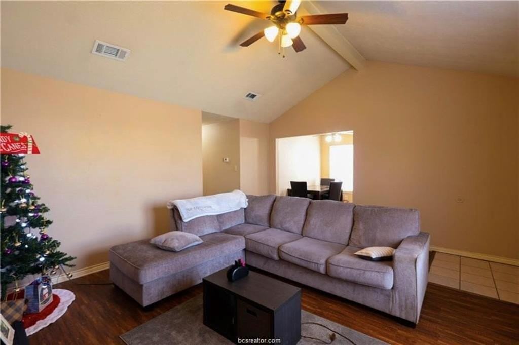 1802 Treehouse Trl Apt A - Photo 3 of 13