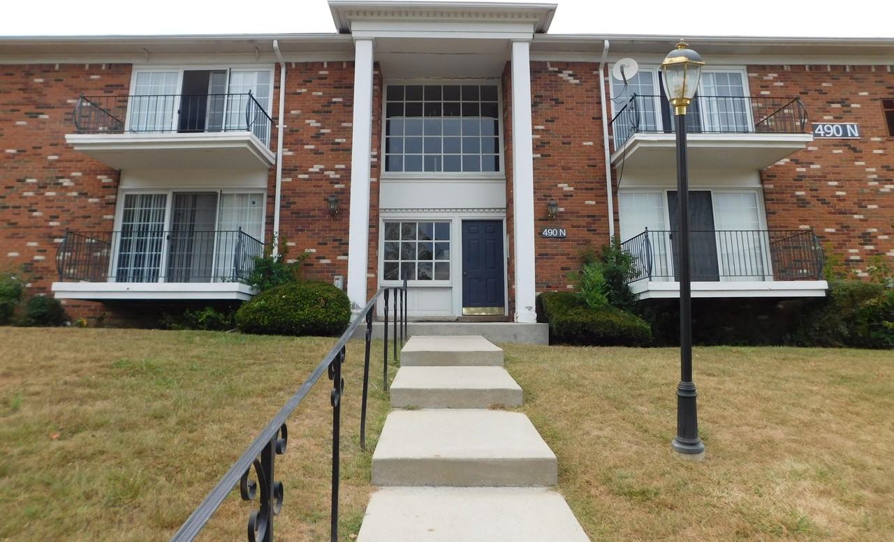 490 Fox Hills Dr N Apt 1 - Photo 2 of 27