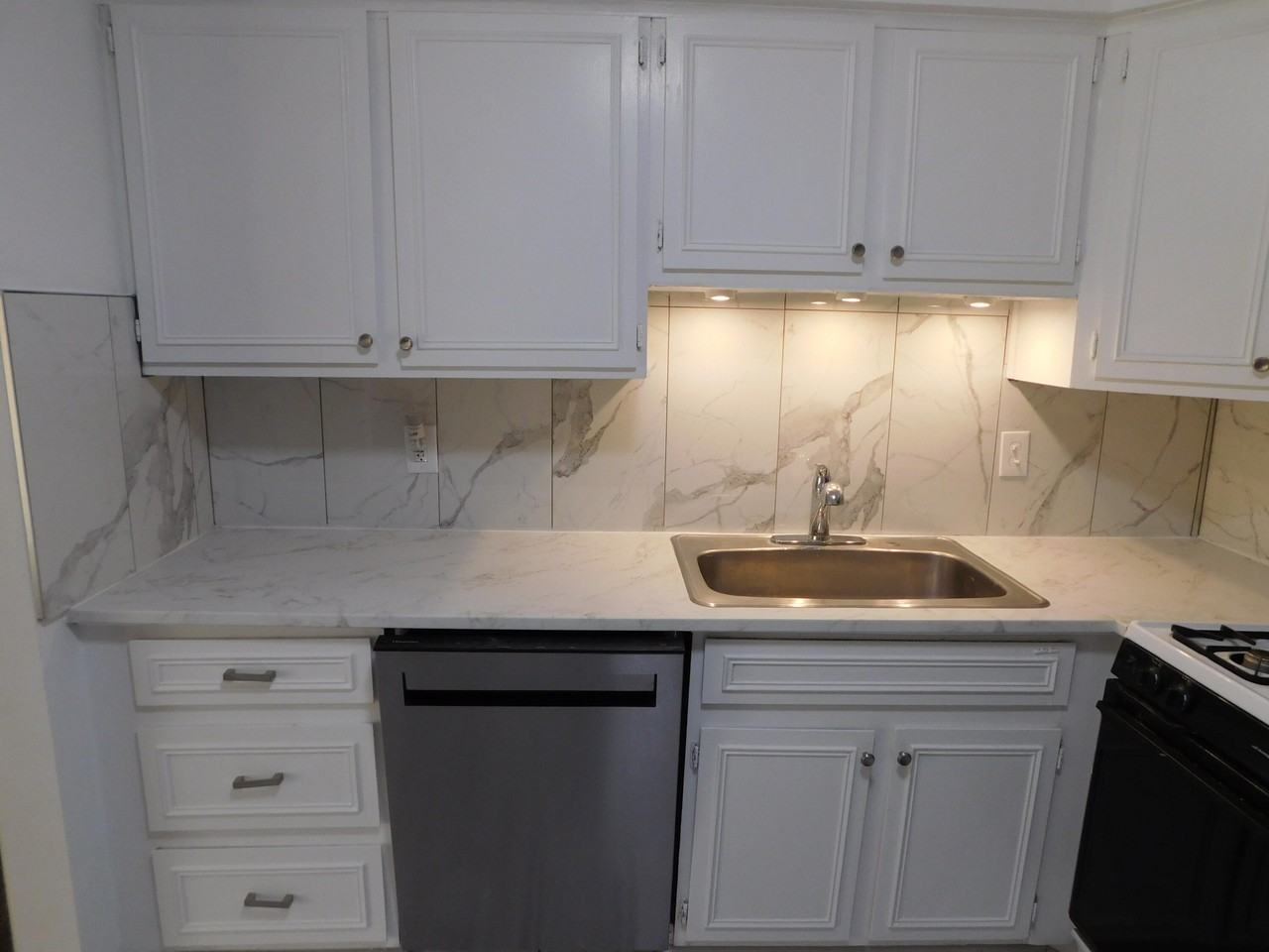 490 Fox Hills Dr N Apt 1 - Photo 5 of 27