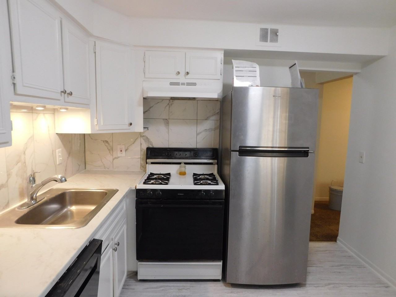 490 Fox Hills Dr N Apt 1 - Photo 6 of 27