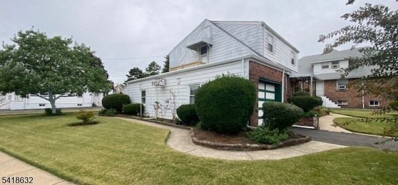 1968 Vauxhall Rd - Photo 2 of 12