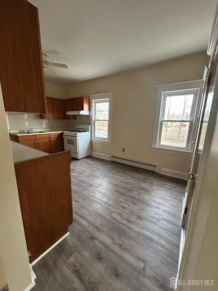 124 William St - Photo 5 of 11