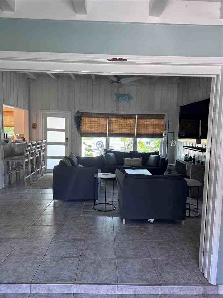 6304 Beechwood Ave - Photo 7 of 50