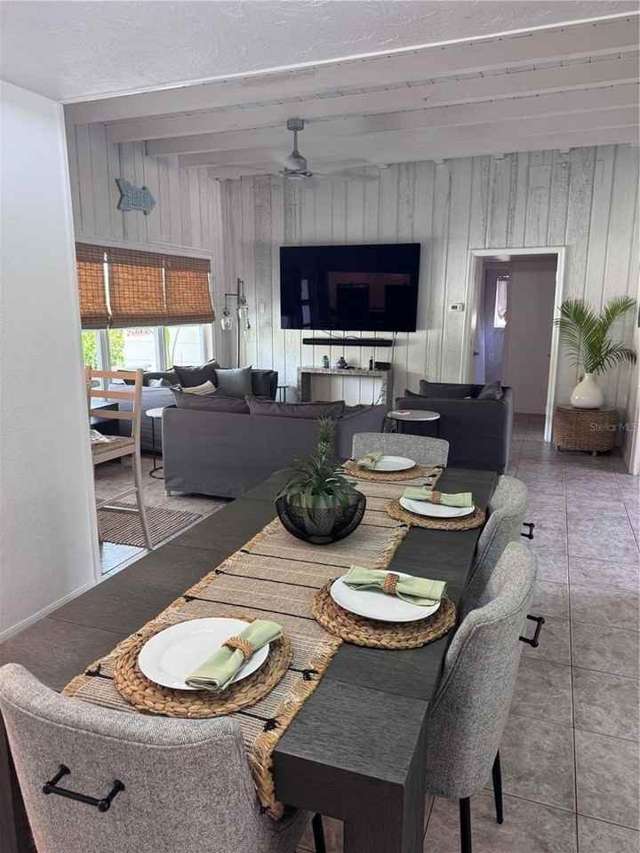 6304 Beechwood Ave - Photo 5 of 50