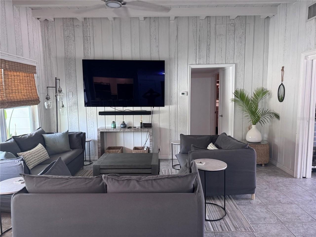 6304 Beechwood Ave - Photo 4 of 50