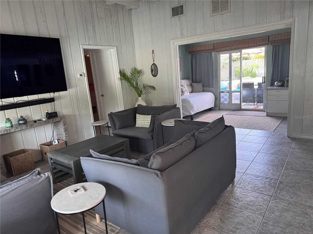 6304 Beechwood Ave - Photo 6 of 50